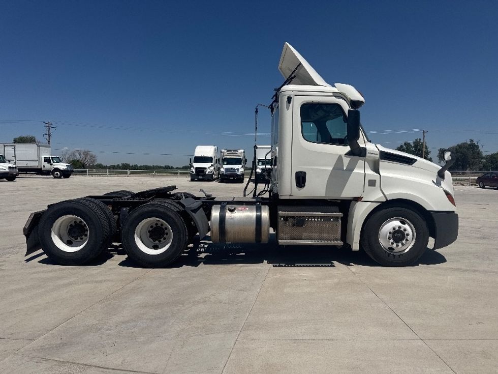 Day Cab Tractor-Heavy Duty Tractors-Freightliner-2019-T12664ST-Greeley-CO-272,871\n\t\tmiles-$ 57,750 - Image 8