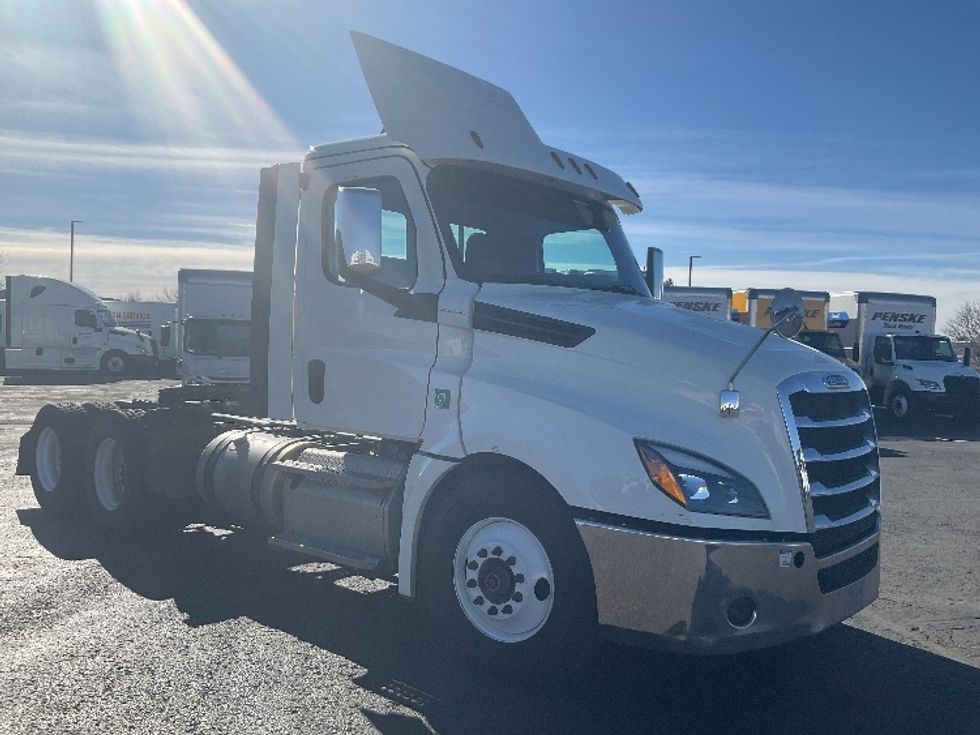 Day Cab Tractor-Heavy Duty Tractors-Freightliner-2019-T12664ST-Greeley-CO-385,667\n\t\tmiles-$ 46,250 - Image 1