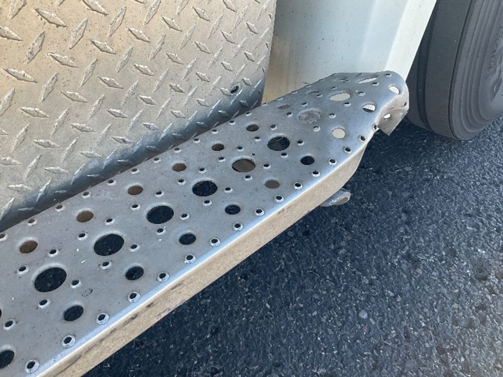 Day Cab Tractor-Heavy Duty Tractors-Freightliner-2019-T12664ST-Greeley-CO-385,667\n\t\tmiles-$ 46,250 - Image 18