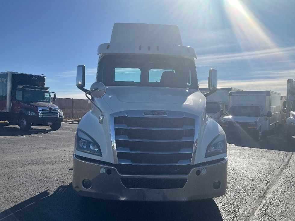 Day Cab Tractor-Heavy Duty Tractors-Freightliner-2019-T12664ST-Greeley-CO-385,667\n\t\tmiles-$ 46,250 - Image 2