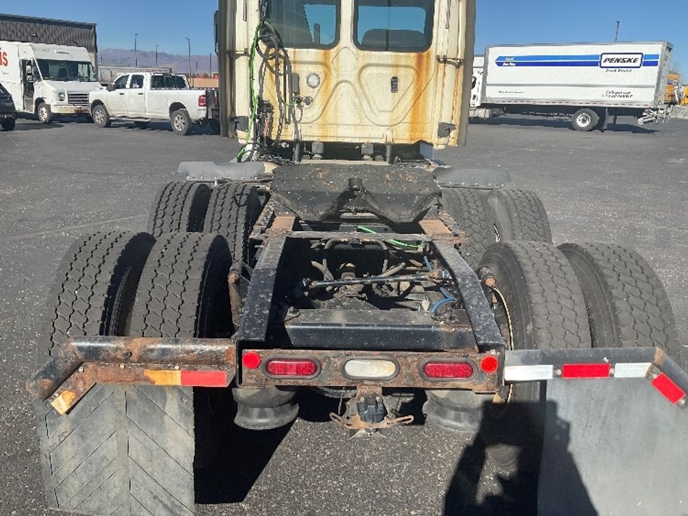 Day Cab Tractor-Heavy Duty Tractors-Freightliner-2019-T12664ST-Greeley-CO-385,667\n\t\tmiles-$ 46,250 - Image 6