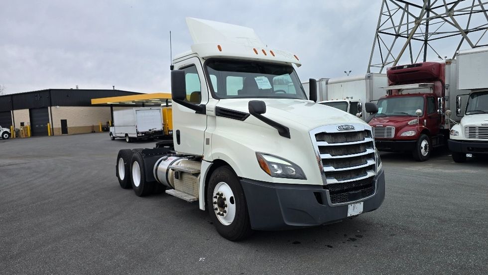 Day Cab Tractor-Heavy Duty Tractors-Freightliner-2019-T12664ST-Greensboro-NC-173,102\n\t\tmiles-$ 55,750 - Image 1