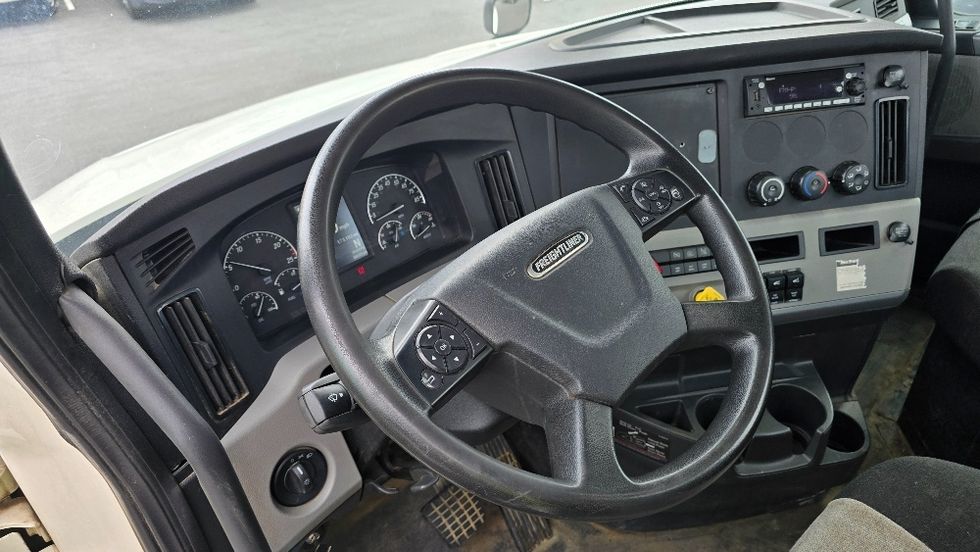 Day Cab Tractor-Heavy Duty Tractors-Freightliner-2019-T12664ST-Greensboro-NC-173,102\n\t\tmiles-$ 55,750 - Image 10