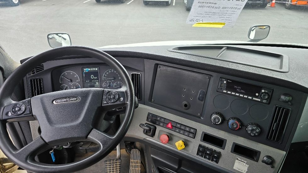 Day Cab Tractor-Heavy Duty Tractors-Freightliner-2019-T12664ST-Greensboro-NC-173,102\n\t\tmiles-$ 55,750 - Image 11