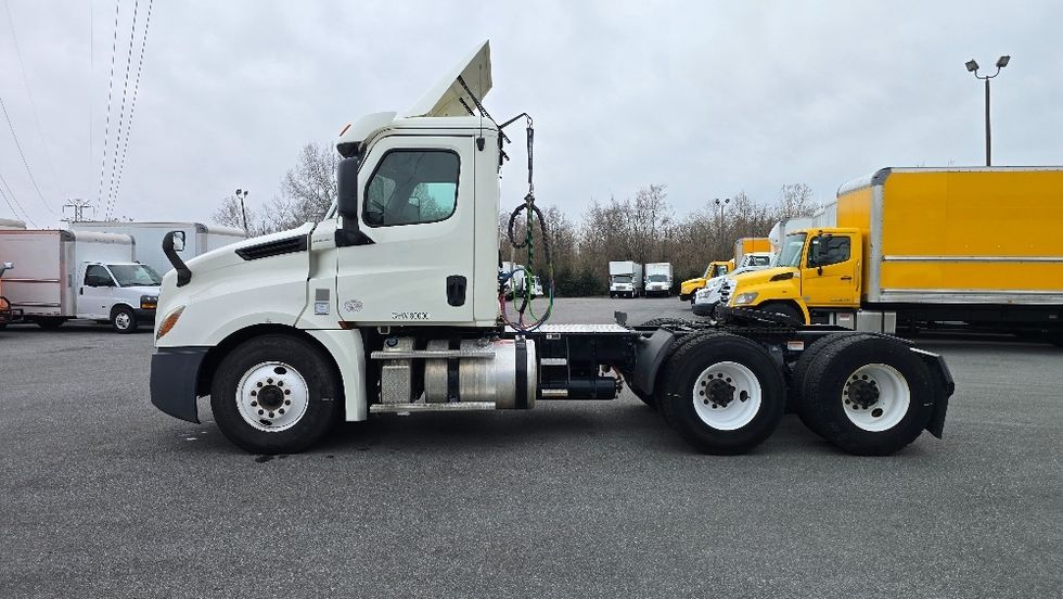 Day Cab Tractor-Heavy Duty Tractors-Freightliner-2019-T12664ST-Greensboro-NC-173,102\n\t\tmiles-$ 55,750 - Image 4