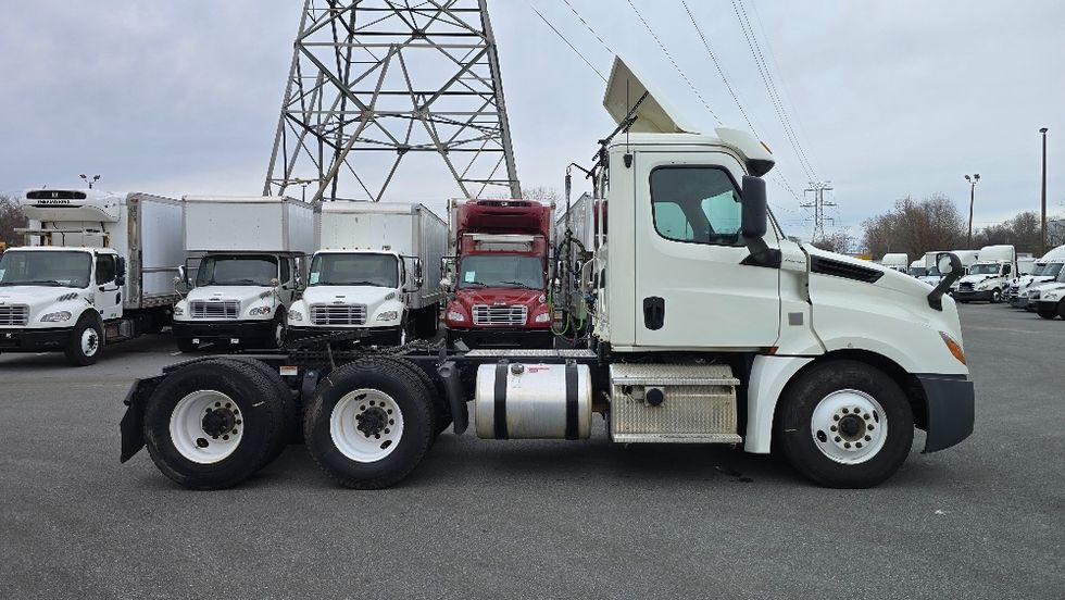 Day Cab Tractor-Heavy Duty Tractors-Freightliner-2019-T12664ST-Greensboro-NC-173,102\n\t\tmiles-$ 55,750 - Image 8