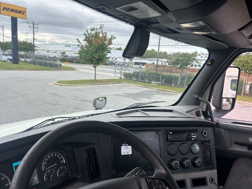 Day Cab Tractor-Heavy Duty Tractors-Freightliner-2019-T12664ST-Greensboro-NC-303,259\n\t\tmiles-$ 50,750 - Image 10