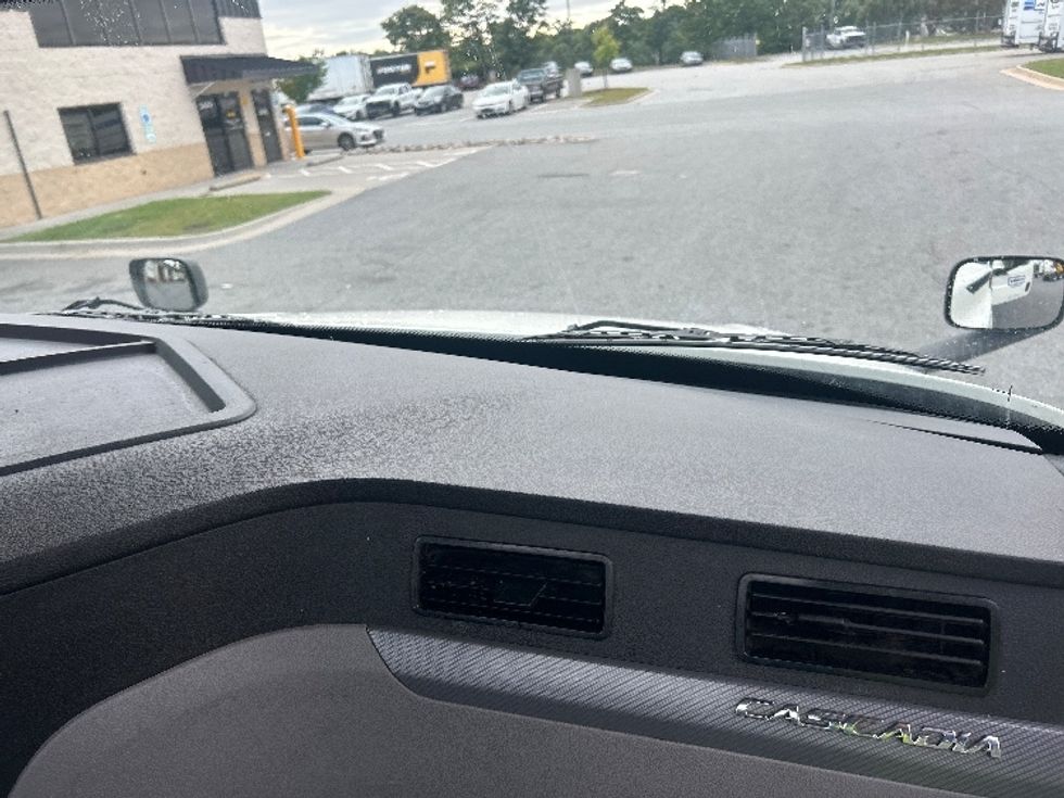 Day Cab Tractor-Heavy Duty Tractors-Freightliner-2019-T12664ST-Greensboro-NC-303,259\n\t\tmiles-$ 50,750 - Image 13