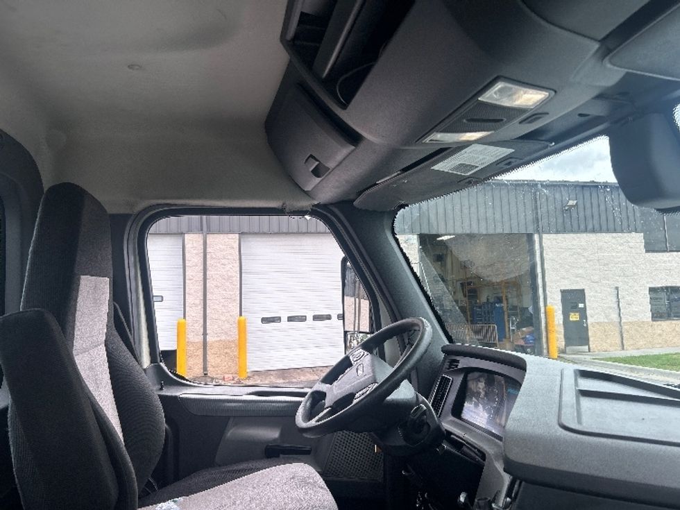 Day Cab Tractor-Heavy Duty Tractors-Freightliner-2019-T12664ST-Greensboro-NC-303,259\n\t\tmiles-$ 50,750 - Image 14