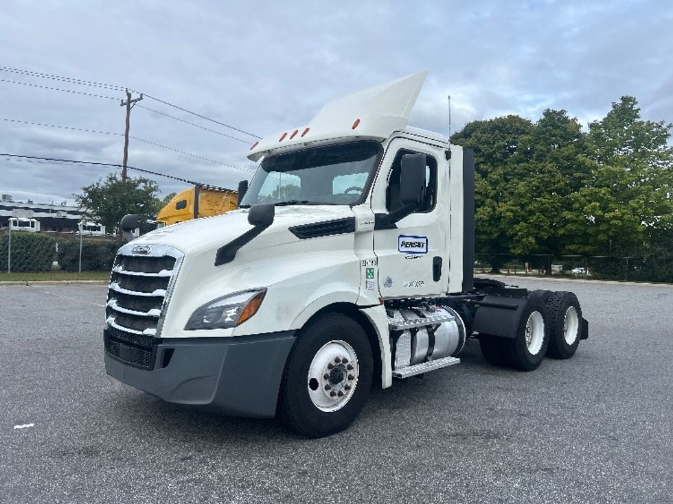 Day Cab Tractor-Heavy Duty Tractors-Freightliner-2019-T12664ST-Greensboro-NC-303,259\n\t\tmiles-$ 50,750 - Image 3