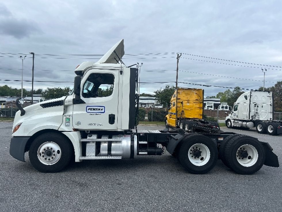 Day Cab Tractor-Heavy Duty Tractors-Freightliner-2019-T12664ST-Greensboro-NC-303,259\n\t\tmiles-$ 50,750 - Image 4