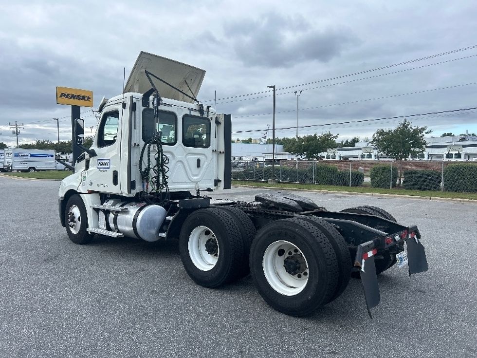 Day Cab Tractor-Heavy Duty Tractors-Freightliner-2019-T12664ST-Greensboro-NC-303,259\n\t\tmiles-$ 50,750 - Image 5