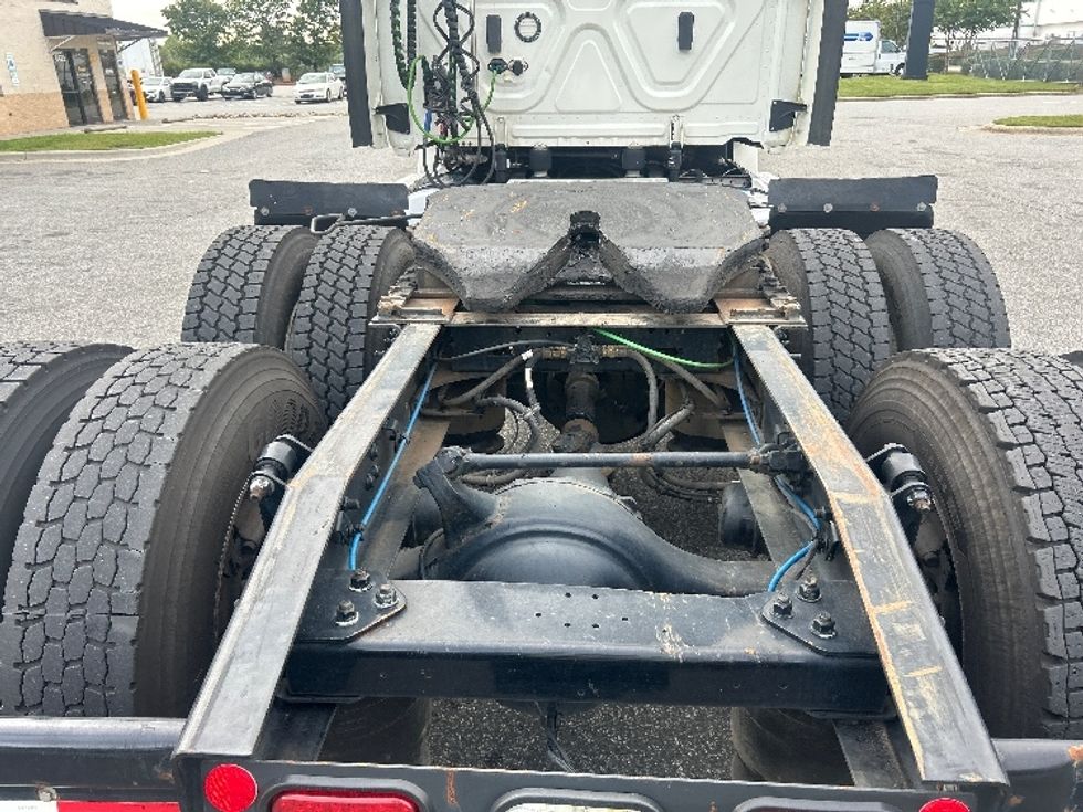 Day Cab Tractor-Heavy Duty Tractors-Freightliner-2019-T12664ST-Greensboro-NC-303,259\n\t\tmiles-$ 50,750 - Image 6