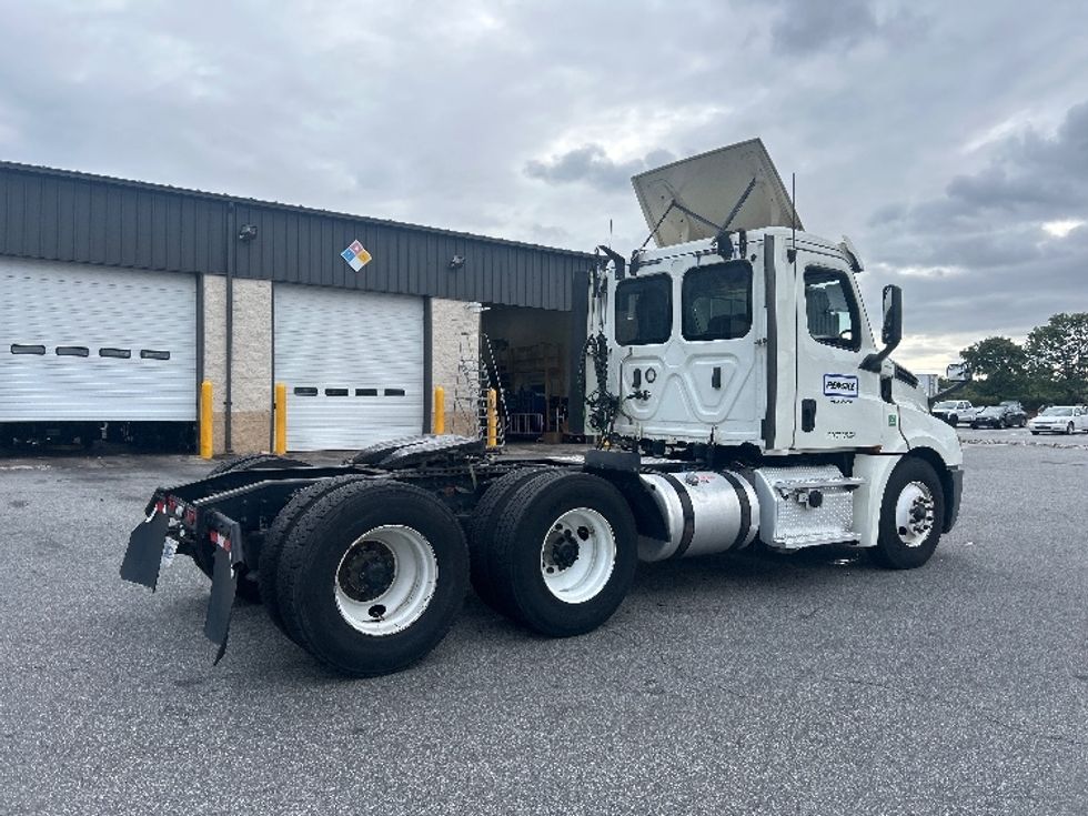 Day Cab Tractor-Heavy Duty Tractors-Freightliner-2019-T12664ST-Greensboro-NC-303,259\n\t\tmiles-$ 50,750 - Image 7
