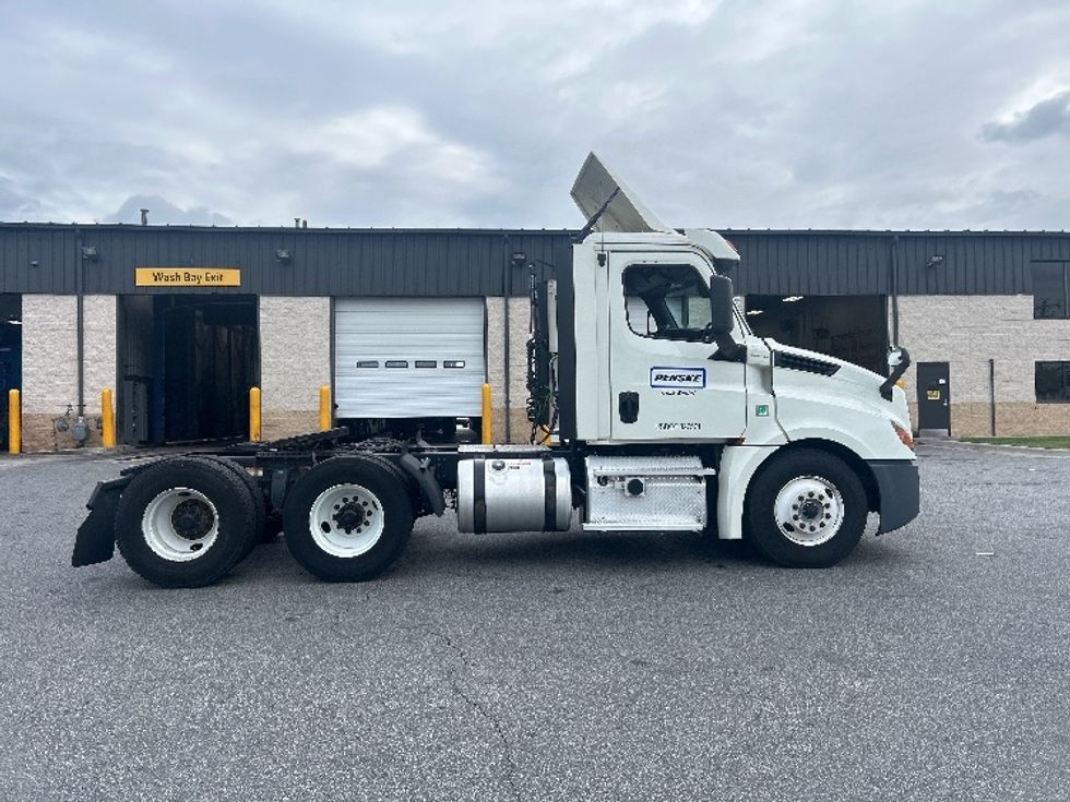 Day Cab Tractor-Heavy Duty Tractors-Freightliner-2019-T12664ST-Greensboro-NC-303,259\n\t\tmiles-$ 50,750 - Image 8