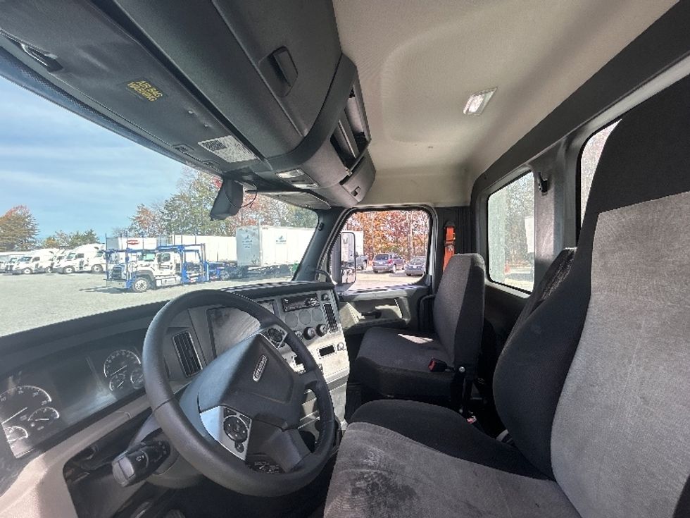 Day Cab Tractor-Heavy Duty Tractors-Freightliner-2019-T12664ST-Greensboro-NC-322,706\n\t\tmiles-$ 49,250 - Image 10