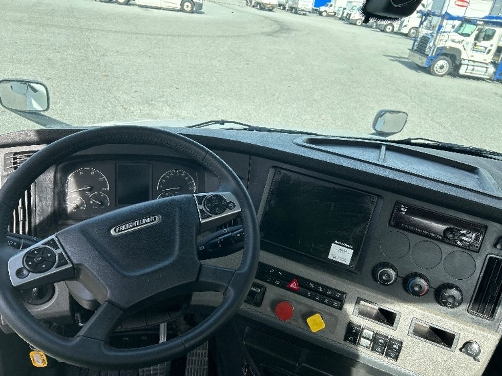 Day Cab Tractor-Heavy Duty Tractors-Freightliner-2019-T12664ST-Greensboro-NC-322,706\n\t\tmiles-$ 49,250 - Image 11