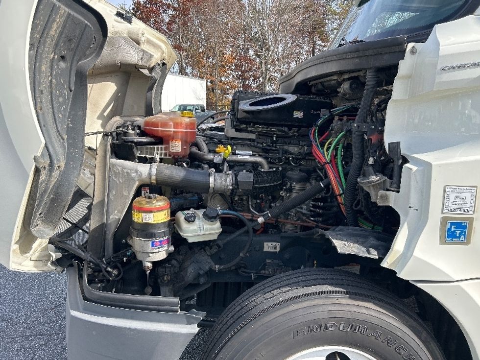 Day Cab Tractor-Heavy Duty Tractors-Freightliner-2019-T12664ST-Greensboro-NC-322,706\n\t\tmiles-$ 49,250 - Image 16