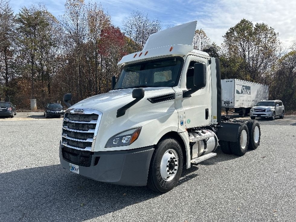 Day Cab Tractor-Heavy Duty Tractors-Freightliner-2019-T12664ST-Greensboro-NC-322,706\n\t\tmiles-$ 49,250 - Image 3