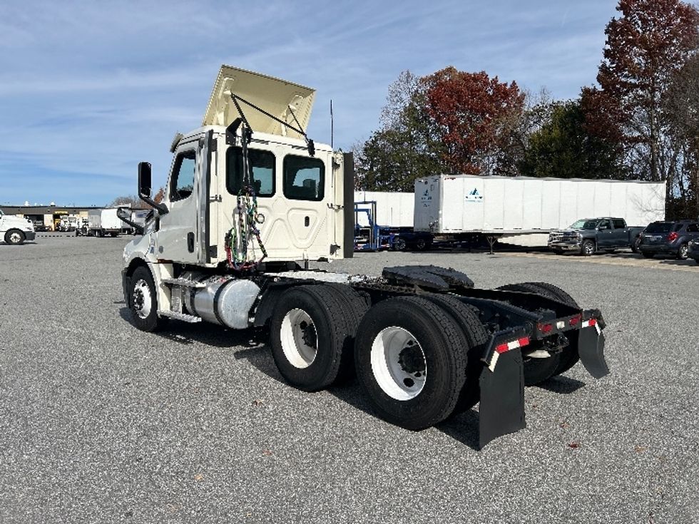 Day Cab Tractor-Heavy Duty Tractors-Freightliner-2019-T12664ST-Greensboro-NC-322,706\n\t\tmiles-$ 49,250 - Image 5