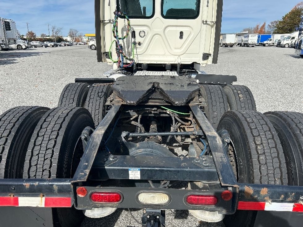 Day Cab Tractor-Heavy Duty Tractors-Freightliner-2019-T12664ST-Greensboro-NC-322,706\n\t\tmiles-$ 49,250 - Image 6