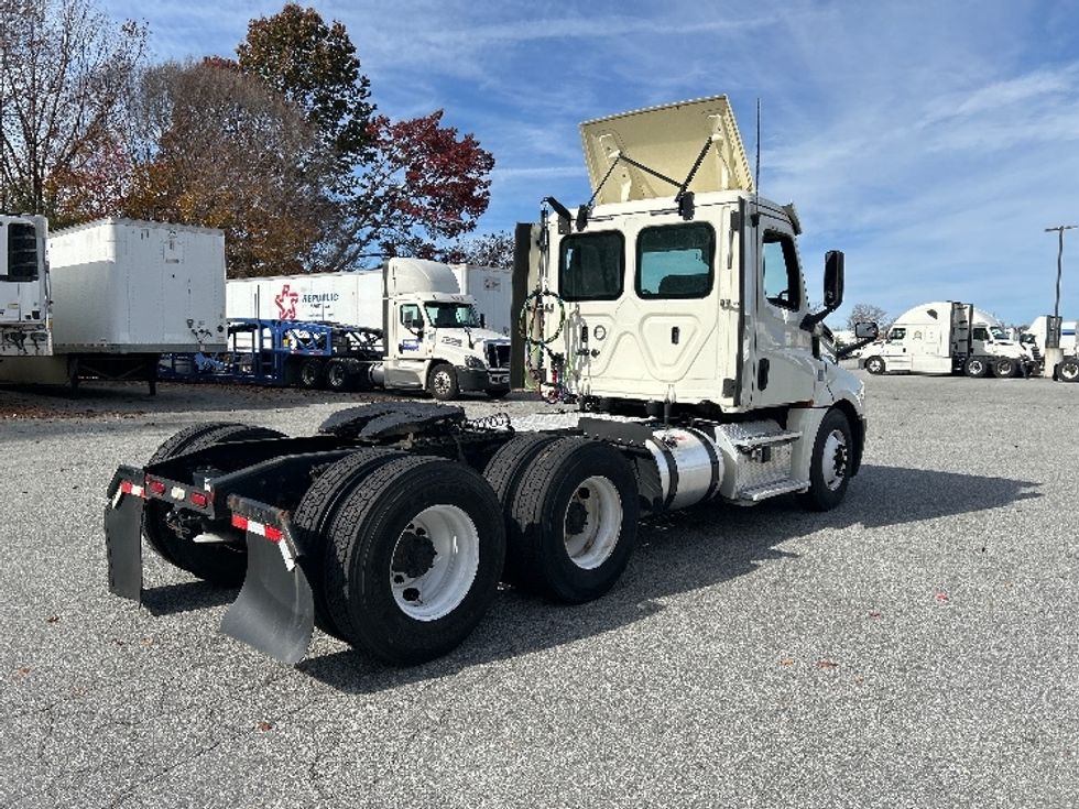 Day Cab Tractor-Heavy Duty Tractors-Freightliner-2019-T12664ST-Greensboro-NC-322,706\n\t\tmiles-$ 49,250 - Image 7
