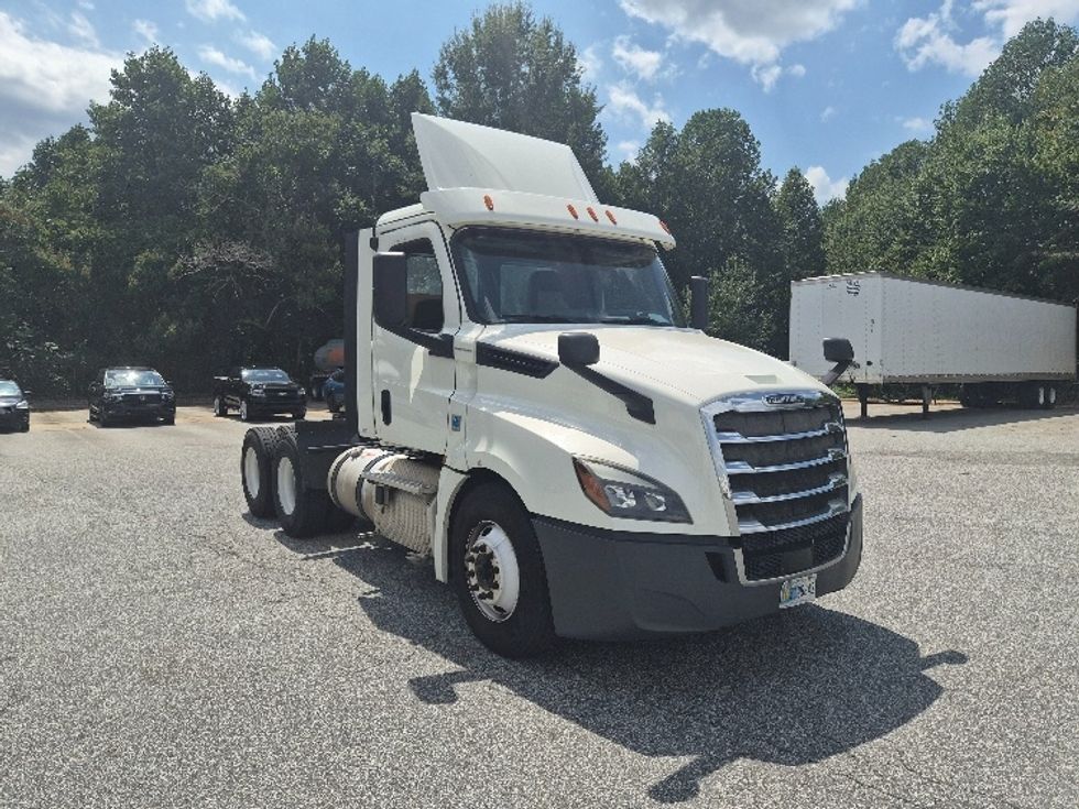 Day Cab Tractor-Heavy Duty Tractors-Freightliner-2019-T12664ST-Greensboro-NC-335,874\n\t\tmiles-$ 48,500 - Image 1
