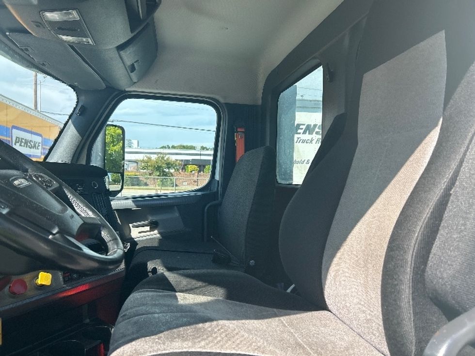 Day Cab Tractor-Heavy Duty Tractors-Freightliner-2019-T12664ST-Greensboro-NC-335,874\n\t\tmiles-$ 48,500 - Image 10