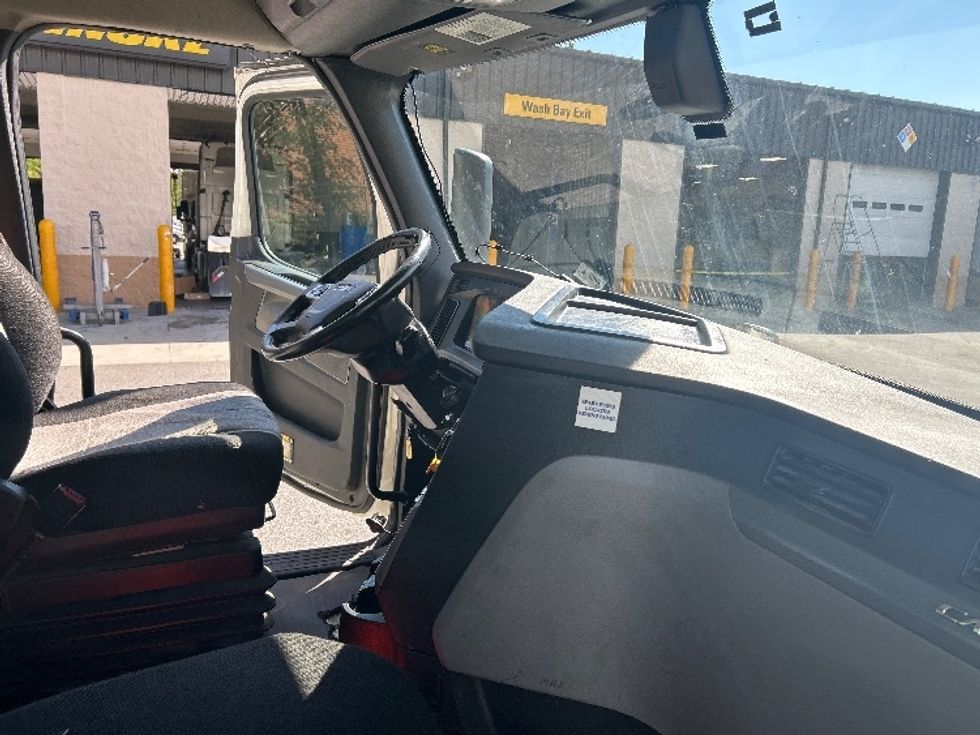 Day Cab Tractor-Heavy Duty Tractors-Freightliner-2019-T12664ST-Greensboro-NC-335,874\n\t\tmiles-$ 48,500 - Image 13