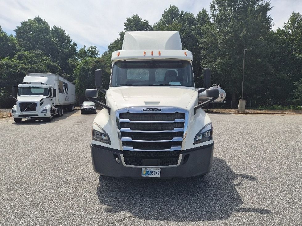 Day Cab Tractor-Heavy Duty Tractors-Freightliner-2019-T12664ST-Greensboro-NC-335,874\n\t\tmiles-$ 48,500 - Image 2