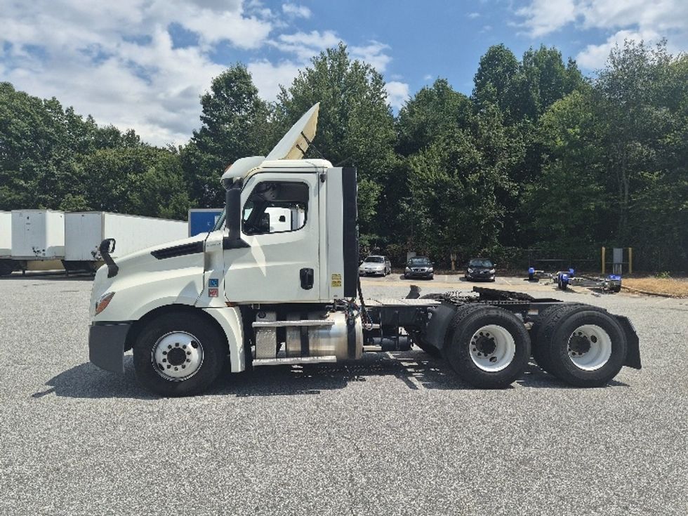 Day Cab Tractor-Heavy Duty Tractors-Freightliner-2019-T12664ST-Greensboro-NC-335,874\n\t\tmiles-$ 48,500 - Image 4