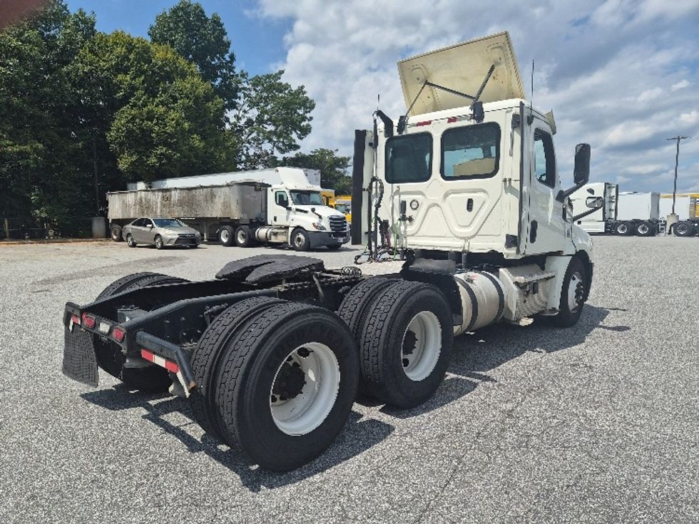 Day Cab Tractor-Heavy Duty Tractors-Freightliner-2019-T12664ST-Greensboro-NC-335,874\n\t\tmiles-$ 48,500 - Image 7