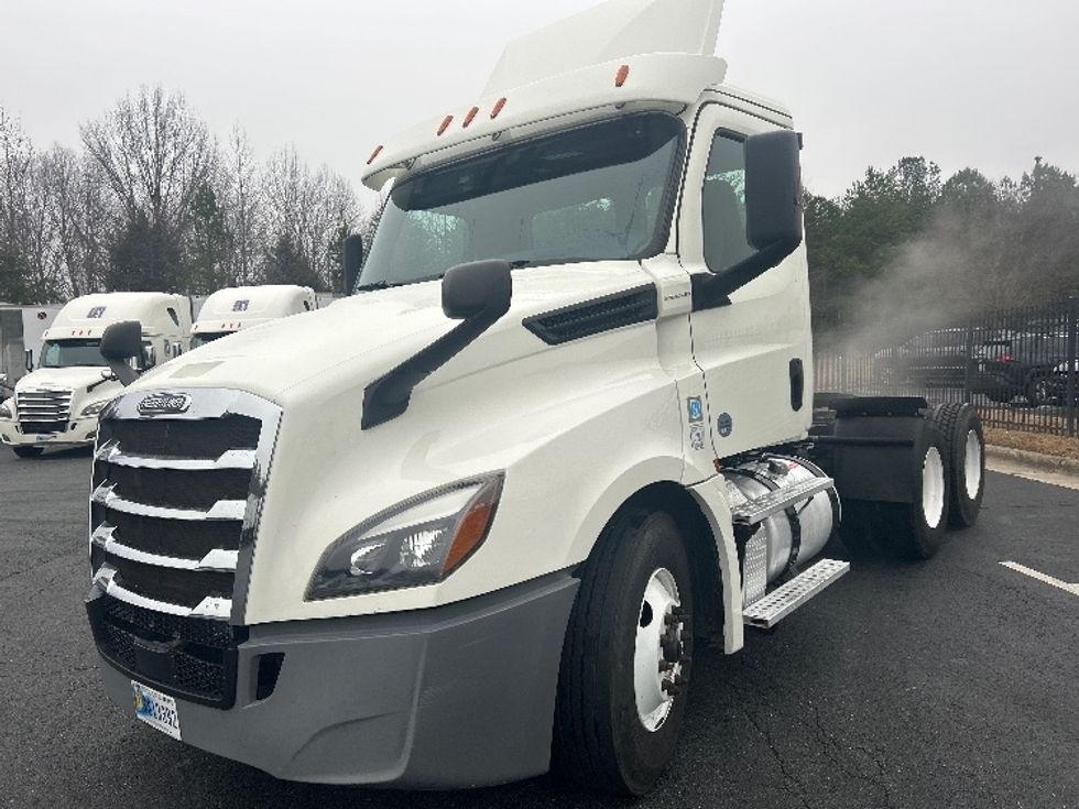 Day Cab Tractor-Heavy Duty Tractors-Freightliner-2019-T12664ST-Greensboro-NC-391,902\n\t\tmiles-$ 44,750 - Image 3