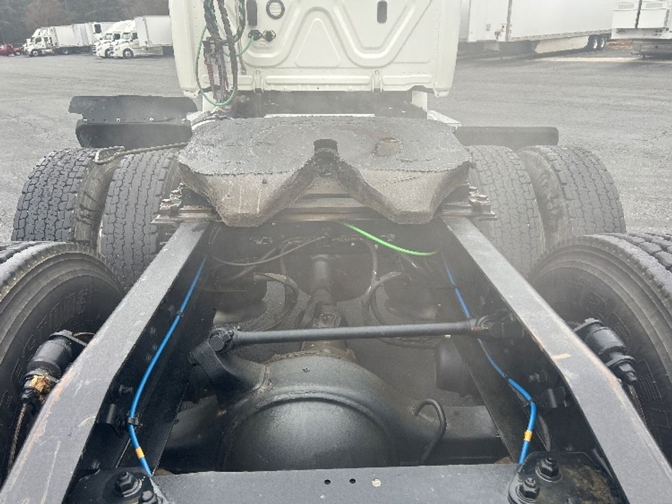 Day Cab Tractor-Heavy Duty Tractors-Freightliner-2019-T12664ST-Greensboro-NC-391,902\n\t\tmiles-$ 44,750 - Image 6