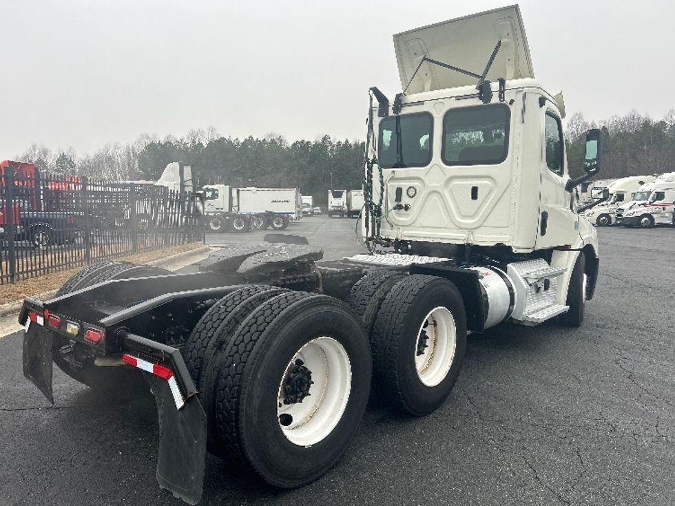 Day Cab Tractor-Heavy Duty Tractors-Freightliner-2019-T12664ST-Greensboro-NC-391,902\n\t\tmiles-$ 44,750 - Image 7