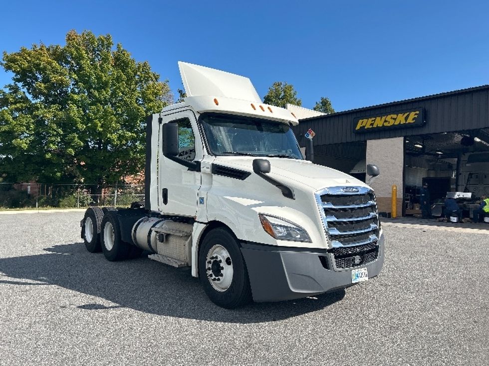 Day Cab Tractor-Heavy Duty Tractors-Freightliner-2019-T12664ST-Greensboro-NC-392,078\n\t\tmiles-$ 45,500 - Image 1