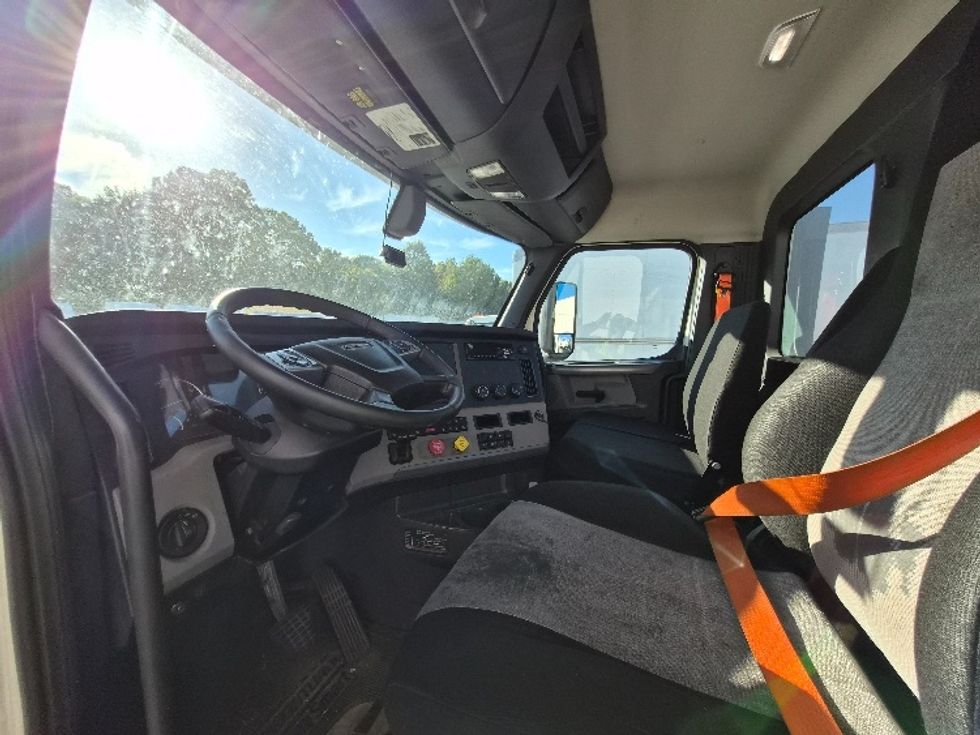 Day Cab Tractor-Heavy Duty Tractors-Freightliner-2019-T12664ST-Greensboro-NC-392,078\n\t\tmiles-$ 45,500 - Image 10