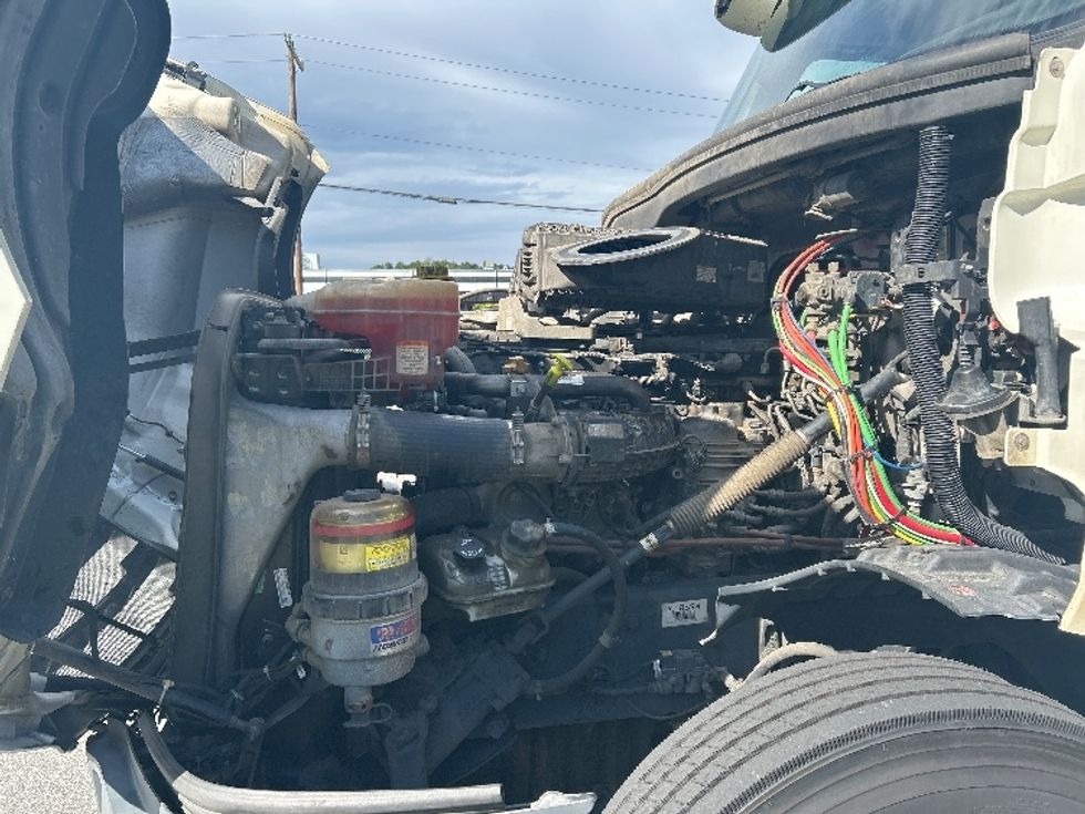 Day Cab Tractor-Heavy Duty Tractors-Freightliner-2019-T12664ST-Greensboro-NC-392,078\n\t\tmiles-$ 45,500 - Image 16