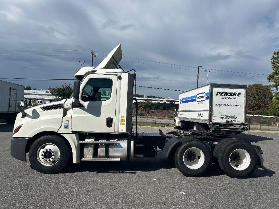 2019 Freightliner Cascadia 126" Day cab photo 4