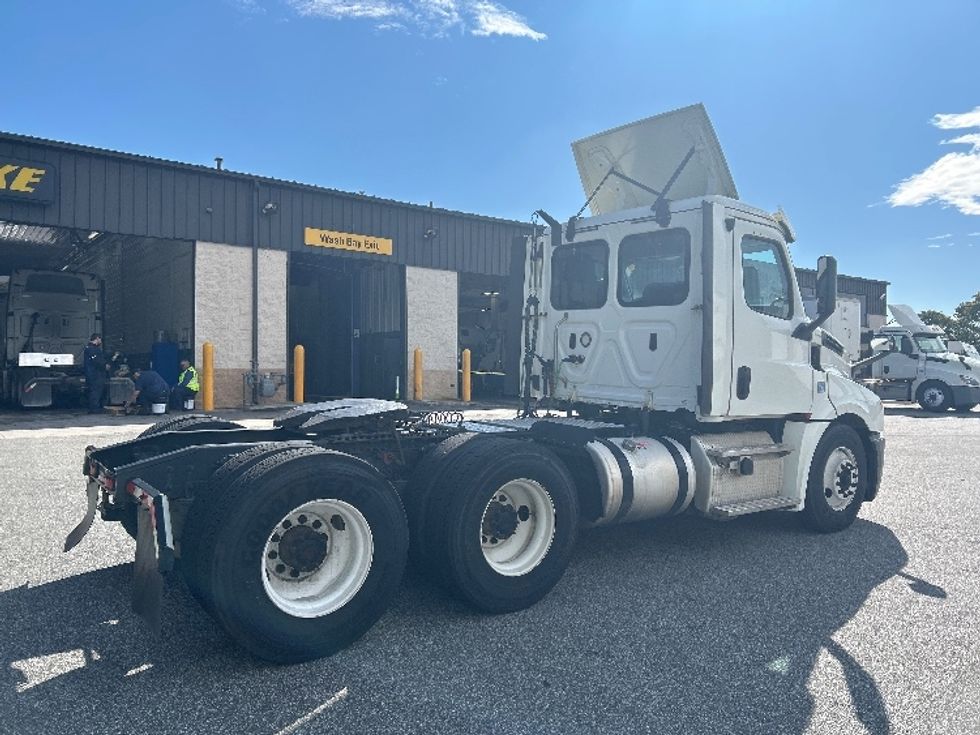 Day Cab Tractor-Heavy Duty Tractors-Freightliner-2019-T12664ST-Greensboro-NC-392,078\n\t\tmiles-$ 45,500 - Image 7