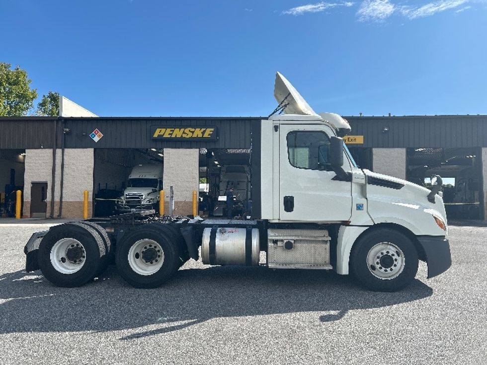 Day Cab Tractor-Heavy Duty Tractors-Freightliner-2019-T12664ST-Greensboro-NC-392,078\n\t\tmiles-$ 45,500 - Image 8