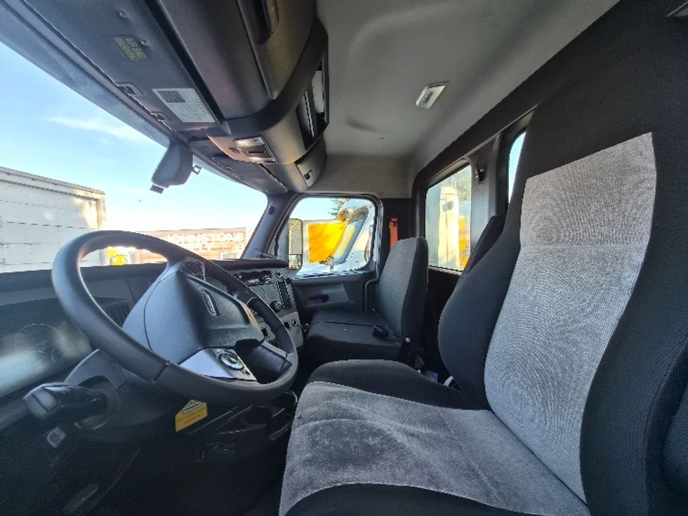 Day Cab Tractor-Heavy Duty Tractors-Freightliner-2019-T12664ST-Greensboro-NC-395,285\n\t\tmiles-$ 45,250 - Image 10