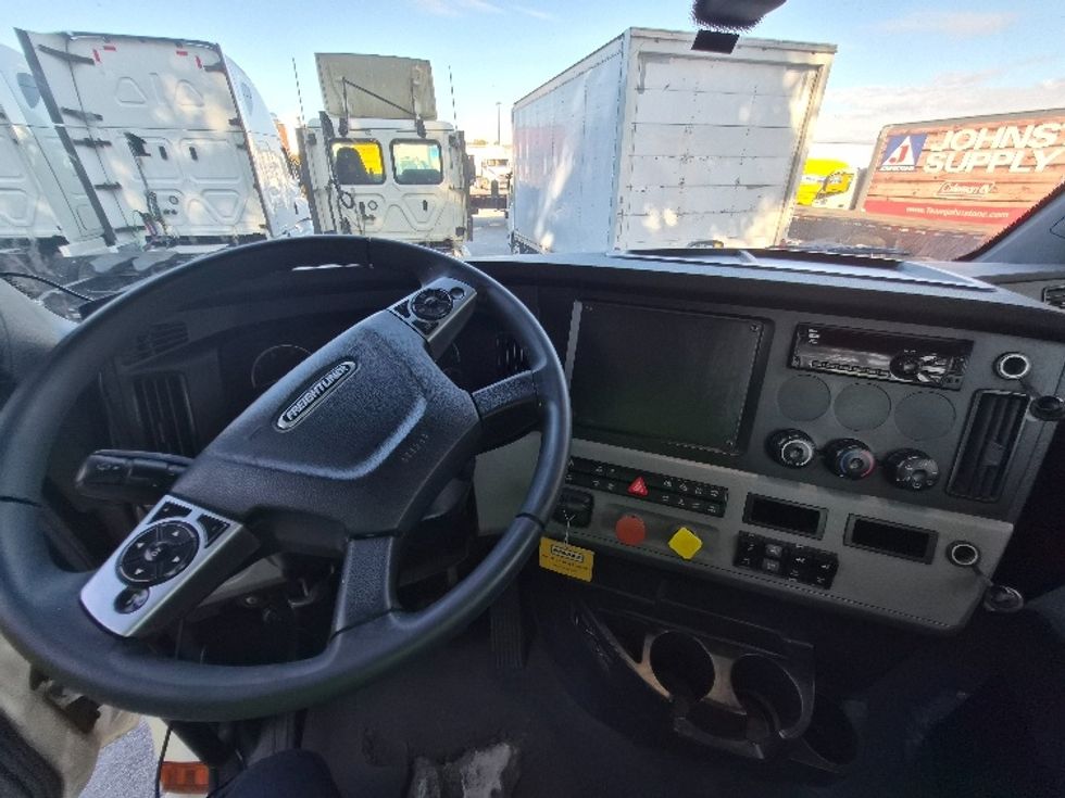 Day Cab Tractor-Heavy Duty Tractors-Freightliner-2019-T12664ST-Greensboro-NC-395,285\n\t\tmiles-$ 45,250 - Image 11