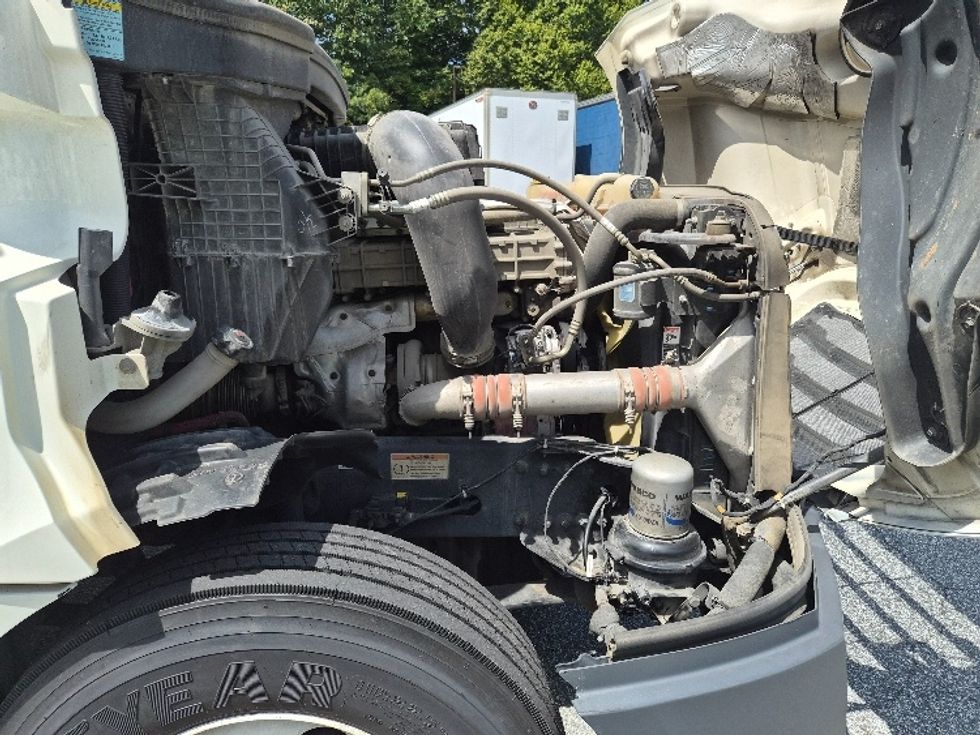 Day Cab Tractor-Heavy Duty Tractors-Freightliner-2019-T12664ST-Greensboro-NC-395,285\n\t\tmiles-$ 45,250 - Image 15