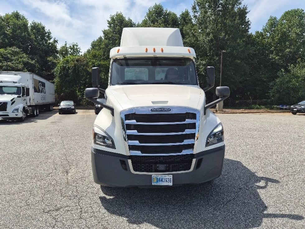Day Cab Tractor-Heavy Duty Tractors-Freightliner-2019-T12664ST-Greensboro-NC-395,285\n\t\tmiles-$ 45,250 - Image 2