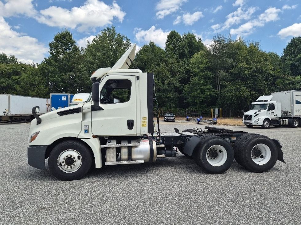Day Cab Tractor-Heavy Duty Tractors-Freightliner-2019-T12664ST-Greensboro-NC-395,285\n\t\tmiles-$ 45,250 - Image 4