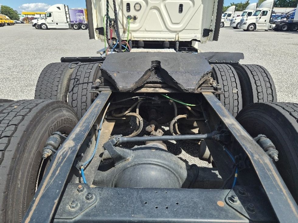 Day Cab Tractor-Heavy Duty Tractors-Freightliner-2019-T12664ST-Greensboro-NC-395,285\n\t\tmiles-$ 45,250 - Image 6