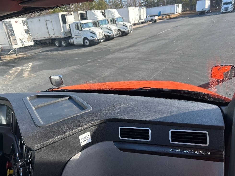 Day Cab Tractor-Heavy Duty Tractors-Freightliner-2019-T12664ST-Greensboro-NC-425,303\n\t\tmiles-$ 43,000 - Image 13