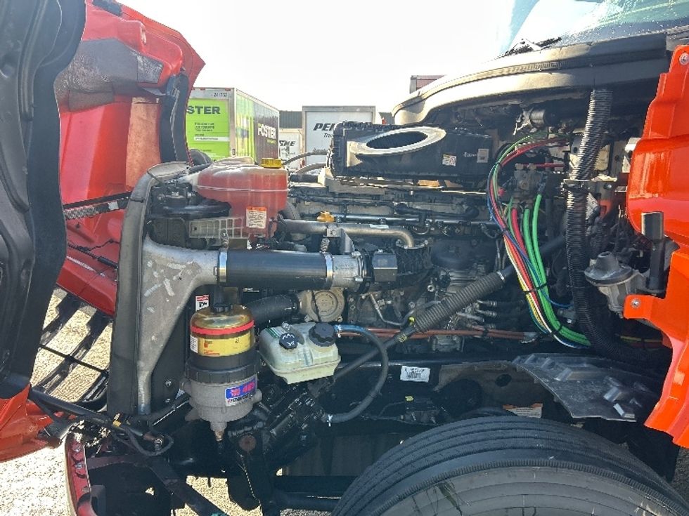 Day Cab Tractor-Heavy Duty Tractors-Freightliner-2019-T12664ST-Greensboro-NC-425,303\n\t\tmiles-$ 43,000 - Image 16