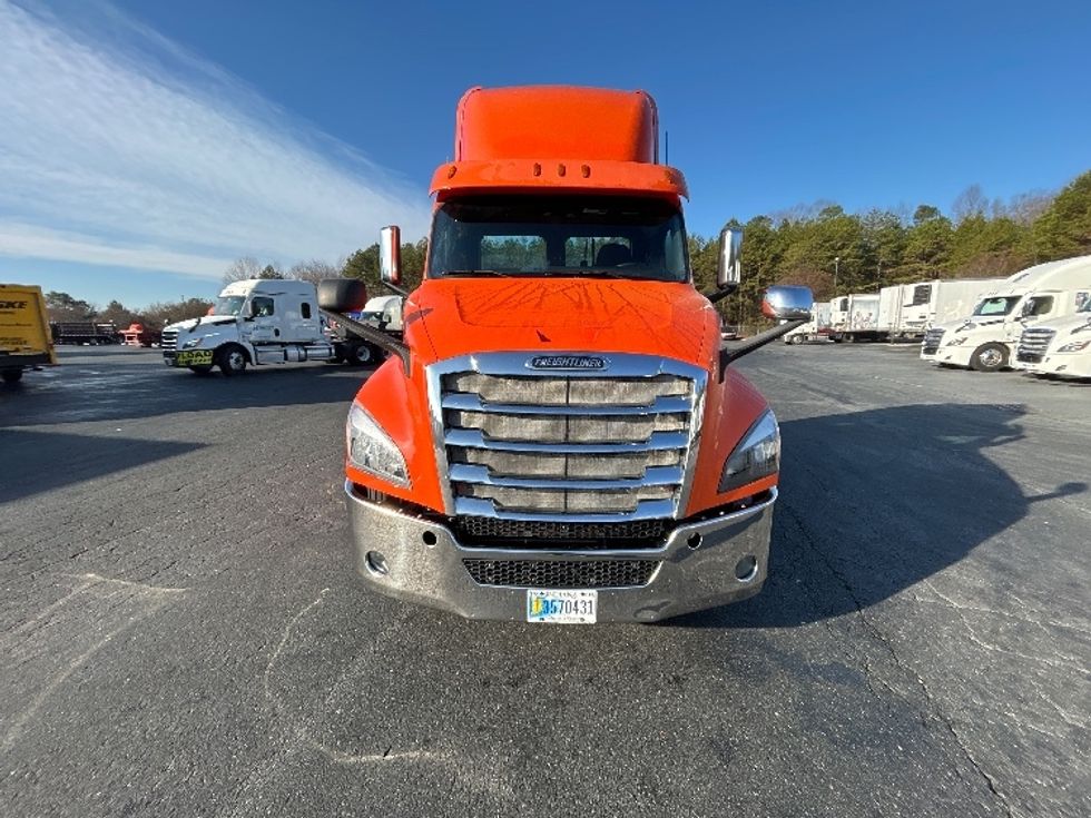 Day Cab Tractor-Heavy Duty Tractors-Freightliner-2019-T12664ST-Greensboro-NC-425,303\n\t\tmiles-$ 43,000 - Image 2